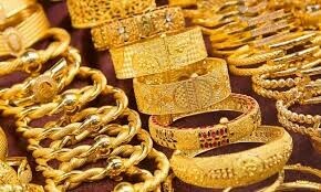 سونے کی عالمی اور مقامی مارکیٹوں میں قیمت کم