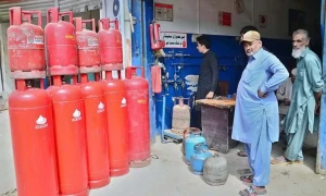 ایل پی جی کی قیمت میں بڑا اضافہ، گھریلو سلینڈر مزید مہنگا ہوگیا
