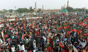 لاہور میں احتجاج کیلئے پی ٹی آئی کی نئی حکمت عملی، مینار پاکستان نہ پہنچنے پر 6 مقامات پر مظاہرے