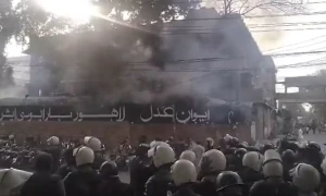 لاہور احتجاج: اپوزیشن لیڈر پنجاب اسمبلی اور زرتاج گل سمیت 20 گرفتار، پولیس اور وکلا میں تصادم، اہلکار زخمی
