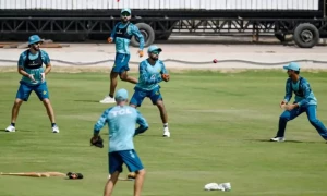 Struggling Pakistan look to thwart adaptable England