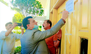 CDA seals KP House in Islamabad