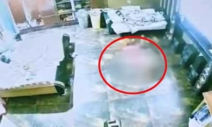 ڈرا دھمکا کر صلح نامے پر دستخط کروائے گئے، پیر کی حویلی میں قتل بچی کی والدہ کا انکشاف