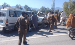 کوہاٹ سے لاہور جانے والی مسافر وین کو حادثہ، 5 جاں بحق، 10 زخمی