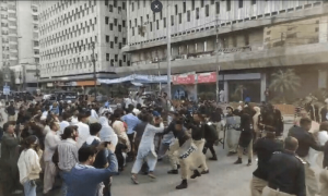 پریس کلب میں خواتین اور صحافیوں پر تشدد، ایس ایچ او سمیت 8 اہلکار معطل