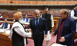 عدلیہ سے ستائے نواز شریف کا قومی اسمبلی میں شعر، مولانا نے &rsquo;بیڑہ غرق&lsquo; ہونے سے بچا لیا
