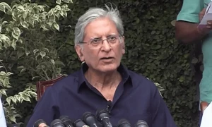 Government afraid of &lsquo;one prisoner&rsquo;, says PPP leader Aitzaz Ahsan