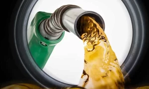 پیٹرولیم مصنوعات کے نرخوں میں 30 روپے تک کمی ممکن؟