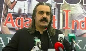 وزیراعلیٰ خیبرپختونخوا پی آئی اے کو خریدنے پر ڈٹ گے، پنجاب حکومت کی پسپائی