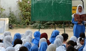 کے پی میں پرائمری اسکولوں میں تدریسی عمل بحال، معطل 298 اساتذہ کا مستقبل؟