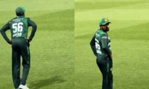 باؤنڈری پر موجود بابر اعظم کو تماشائیوں کے سخت جملوں کا سامنا، ویڈیو وائرل