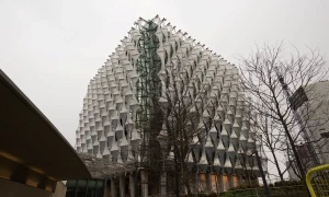 Police execute &lsquo;controlled explosion&rsquo; outside US embassy in London