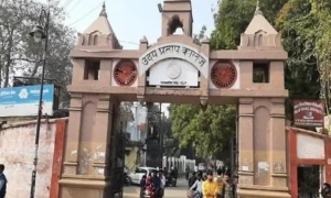یو پی وقف بورڈ نے بنارس کے ہندو کالج پر پھر ملکیت کا دعوٰی کردیا