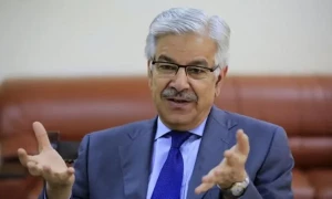 دشمن پختونخوا کی علیحدگی چاہتا ہے اور پی ٹی آئی اس سازش کی سیاسی سہولت کار ہے، خواجہ آصف