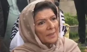 بانی پی ٹی آئی کے حوالے سے کوئی خبریں نہیں، سماعتیں بھی مؤخر کردی گئی ہیں، علیمہ خان