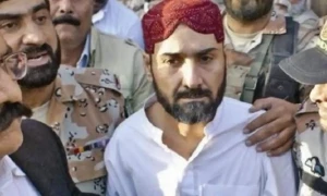 &rsquo;جیل میں ٹی وی موجود، کیبل فراہم کی جائے&lsquo;، لیاری گینگ وار کے عزیر بلوچ کی انوکھی فرمائش