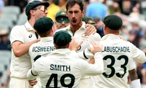 Australia on top in 2nd India Test after Starc takes six