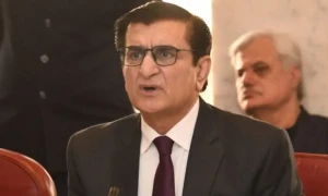 مولانا فضل الرحمان کو مدارس رجسٹریشن بل پاس کروانے کی جلدی کیوں، دو دن کا انتظار کیوں مسترد؟
