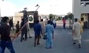 جی ایچ کیو حملہ کیس: پی ٹی آئی رہنماؤں سمیت 25 ملزمان کے ناقابل ضمانت وارنٹ جاری