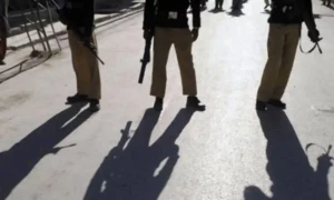 کراچی اسٹیل ٹاؤن میں حالات انتہائی کشیدہ، ایک گروپ نے دکانیں جلانا شروع کردیں