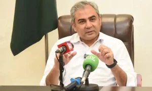 محسن نقوی کے ہائبرڈ ماڈل قبول کرنے پر پی سی بی میں اندرونی جھگڑے، بھارتی میڈیا کا دعویٰ