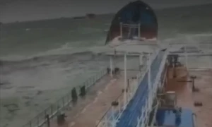 Two Russian oil tankers wrecked in Black Sea, causing oil spill