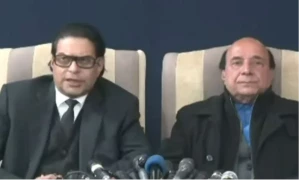 ملٹری کورٹس سے سزاؤں کے اعلان پر پی ٹی آئی کا ردعمل، &rsquo;عمران خان کو ملٹری کورٹس میں پیش کرنے کا منصوبہ ہے&lsquo;
