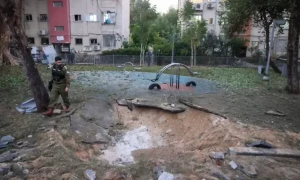 یمن سے تل ابیب پر ہائپر سانک میزائل حملہ، 16 صیہونی زخمی، امریکا کی شدید جوابی بمباری