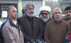 عمران خان سے ملاقات کے بعد پی ٹی آئی رہنماؤں کی پریس کانفرنس ، سول نافرمانی پر لائحہ عمل کا اعلان
