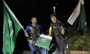 Pakistani youth celebrate New Year underwater in Saudi Arabia
