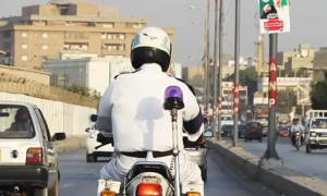 نشے میں دھت ٹریفک پولیس افسر کی گاڑی کو ٹکر، بزرگ ڈرائیور جاں بحق