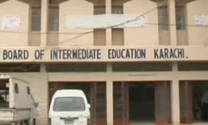 کراچی انٹر سال اول کے بدترین نتائج: احتجاج ہنگامے کے بعد چیئرمین بورڈ کو ہٹا دیا گیا