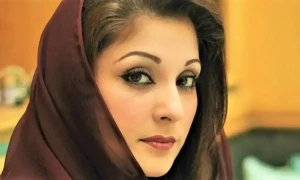 فیشن اور سیاست کے بعد مریم نواز کی گلوکاری نے دھوم مچادی