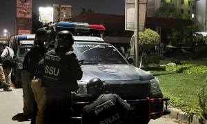 کراچی میں رات گئے خون کی ہولی، 2 افراد جاں بحق، 9 زخمی