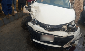 تیز رفتار کار کی موٹر سائیکل کو ٹکر، 4 افراد جاں بحق