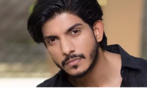 محسن عباس حیدر نے والد کے جنازے میں شریک رشتہ داروں کو ڈھکے چھپے لفظوں میں کھری کھری سنادی