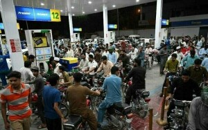 وفاقی حکومت نے پیٹرول اور ڈیزل کی قیمتوں اضافہ کردیا