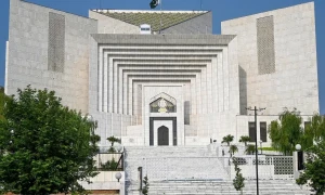 عدالتی ہدایات کے باوجود الیکشن کمیشن ایسا رویہ اپناتا ہے جو اس کے آئینی فرائض سے مطابقت نہیں رکھتا، عدالت