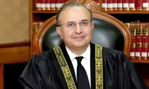 محسوس ہو فیصلہ حکومت کے خلاف ہے تو چلتا ہوا کیس بینچ سے واپس لے لیا جائے، عدلیہ کی آزادی ختم ہوگئی، جسٹس منصور علی شاہ