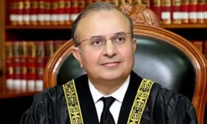 آئینی بینچ نے جسٹس منصورعلی شاہ کے 13 اور 16جنوری کے آرڈرز واپس لے لیے