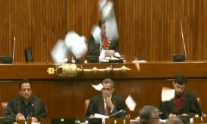 پیکا ایکٹ سینیٹ سے بھی منظور، پی ٹی آئی اراکین کی ایوان میں ہنگامہ آرائی، صحافیوں کا واک آؤٹ