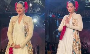 سونم کپور کے ریمپ واک کے دوران آنسو چھلک پڑے