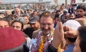 پی ٹی آئی کا کارکن کسی بھی جگہ سے غائب ہوا تو متعلقہ تھانے کے باہر دھرنا دیں گے، جنید اکبر