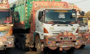 کراچی میں دندناتے ڈمپرزنے 24 گھنٹوں میں مزید 8 زندگیاں روند دیں، گورنر وصوبائی وزیرکی سخت ہدایات