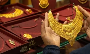 فی تولہ سونے کی قیمت 3 لاکھ روپے کی ریکارڈ سطح عبور کرگئی
