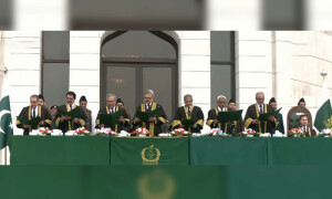 سپریم کورٹ میں نئے 6 مستقل ججز اور ایک قائم مقام جج نے حلف اٹھا لیا
