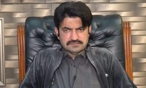 عمران خان کے پاس مخصوص 8، 10لوگ جاتے ہیں، وہی چپاتیاں پکا رہے ہیں، شیر افضل مروت