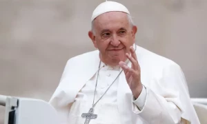 Pope Francis remains in hospital as doctors treat &lsquo;complex&rsquo; infection