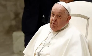 Pope, in hospital with pneumonia, is alert and able to eat, Vatican says