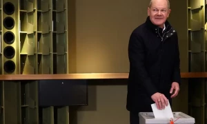Germans start voting, polls suggest shift to right